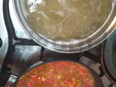 Spagečiai su sūriu, pomidorais ir česnaku Žingsnis 3