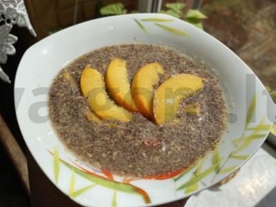 Lino košė su medumi ir nektarinu pagrindine nuotrauka