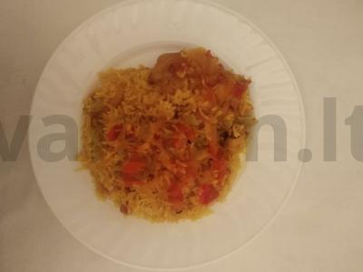Biryani su vištiena, razinomis, migdolais ir kvapniais prieskoniais pagrindine nuotrauka