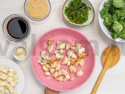 Salotos su kalakutienos filė ir chuka dumbliais Žingsnis 1