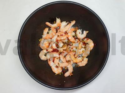 Aštrūs krevetės su kokosų pienu Žingsnis 1