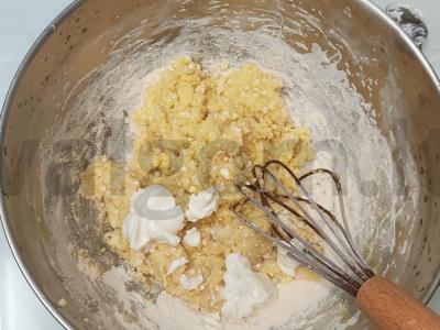 Abrikosų pyragas su grietine ir varške Žingsnis 3