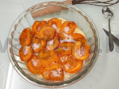 Abrikosų pyragas su grietine ir varške Žingsnis 5