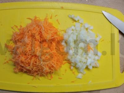 Ryžiai su morkomis, svogūnais ir prieskoniais Žingsnis 2