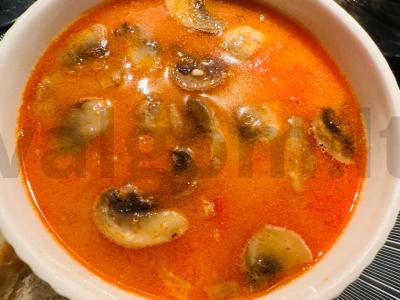 Aštrus „Tom Yum“ sriuba su krevetėmis pagrindine nuotrauka