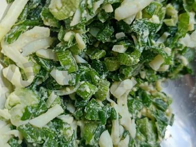 Kepti pyragėliai su svogūnais ir kiaušiniu Žingsnis 1