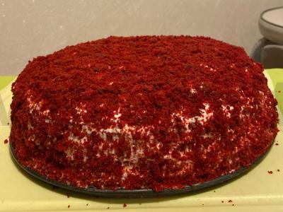 Raudonojo aksomo tortas su varškės sūriu pagrindine nuotrauka