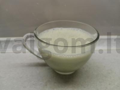 Baltymų kokteilis su špinatais pagrindine nuotrauka