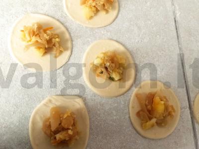 Koldūnai su raugintais kopūstais ir bulvėmis Žingsnis 2