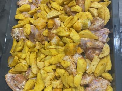 Vištienos sparneliai su kaimiškais bulvėmis Žingsnis 4