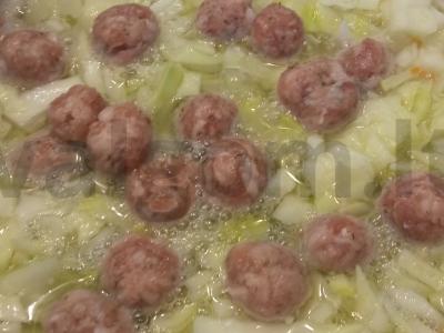 Sultingas sriuba su kotletais ir perliniu miežiu kruopomis Žingsnis 1