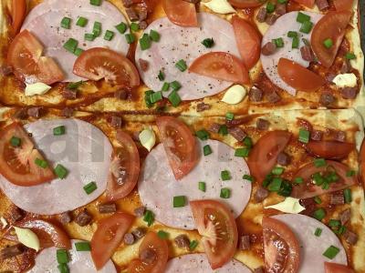 Namų pica su pomidorais, sūriu ir žolelėmis Žingsnis 1