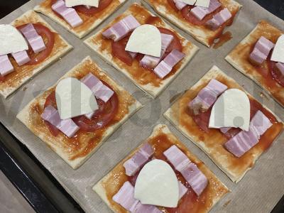 Mini pica iš sluoksniuoto tešlos su kiaulienos šonine Žingsnis 4