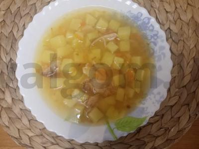 Žirnių sriuba su rūkytomis vištienos krūtinėlėmis pagrindine nuotrauka