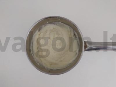 Skanus šokoladinis biskvitinis tortas su riešutais Žingsnis 3