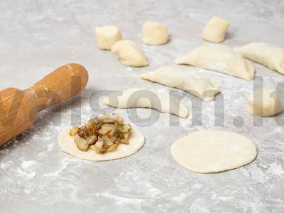 Vegetariški virtinukai su grybais ir bulvėmis Žingsnis 3