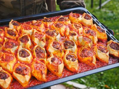 Atviri mantai pomidorų padaže, kepti krosnyje pagrindine nuotrauka