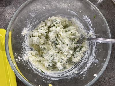 Sūrio ritinėliai su riešutais Žingsnis 1