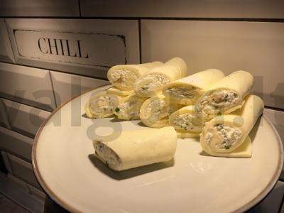 Sūrio ritinėliai su riešutais pagrindine nuotrauka