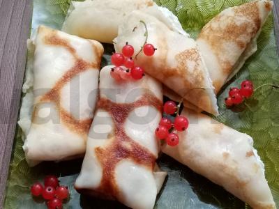 Blynai su kefyru ir varške pagrindine nuotrauka