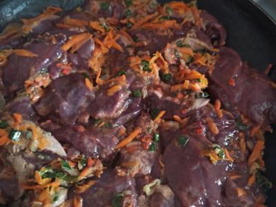 Troškinta kiaulienos kepenėlė su morkomis ir prieskoniais Žingsnis 3