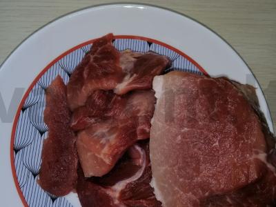 Kiaulienos guliašas su padažu Žingsnis 1