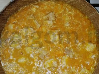 Kiaulienos guliašas su padažu pagrindine nuotrauka