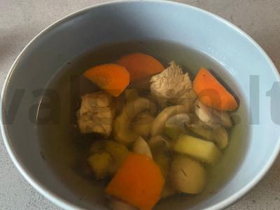 Vasaros sriuba pagrindine nuotrauka