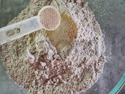 Ruginė duona ant salyklo tešlos Žingsnis 1