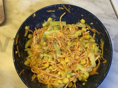 Vegetariškas salotas su morkomis korėjietiškai pagrindine nuotrauka