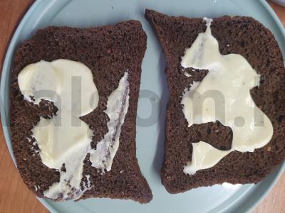 Vištienos ir sūrio klubinis sumuštinis ant Borodino duonos Žingsnis 1