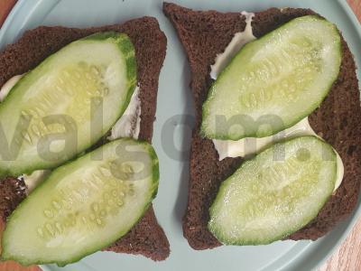 Vištienos ir sūrio klubinis sumuštinis ant Borodino duonos Žingsnis 2