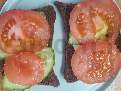 Vištienos ir sūrio klubinis sumuštinis ant Borodino duonos Žingsnis 3