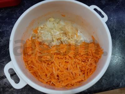 Morkų blynai su svogūnais ir česnaku Žingsnis 3