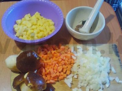 Grybų sriuba su grietinėlėmis Žingsnis 1