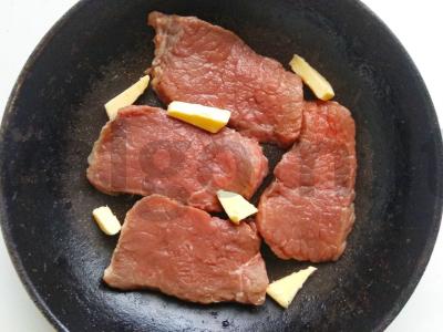 Švelni veršienos frikase Žingsnis 1