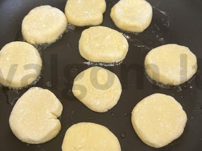 Sūrio blynai su kokosų miltais pusryčiams Žingsnis 6