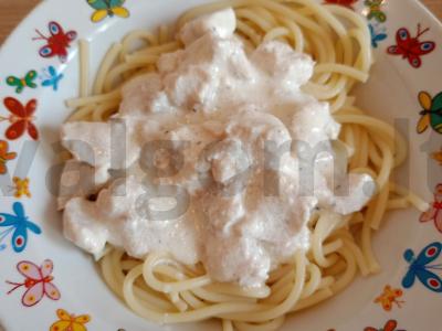 Makaronai su vištiena grietinėje pagrindine nuotrauka