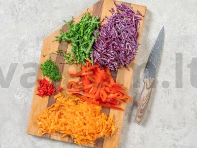 Salotos su saldžiu ir aštriu pipiru Žingsnis 1