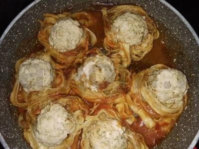 Faršo lizdai su sūriu pomidorų padaže pagrindine nuotrauka