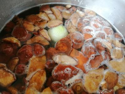 Sviestinių grybų sriuba Žingsnis 2