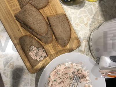 Sumuštiniai su tunu, sūriu ir marinuotais agurkėliais Žingsnis 3