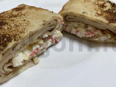 Blynai su krabų lazdelėmis ir kiaušiniais pagrindine nuotrauka