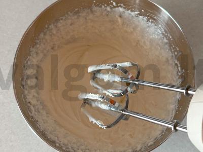 Varškės pyragas su minkšta varške ir spanguolėmis Žingsnis 3