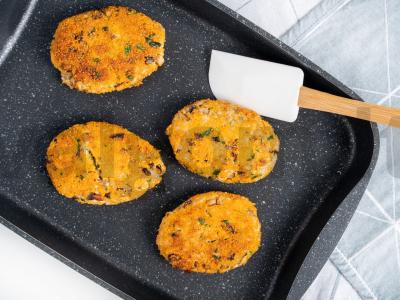 Kalakutienos kotletai su jautienos riebalais Žingsnis 2