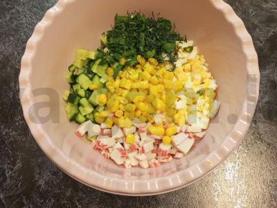 Salotos su krabų lazdelėmis ir kukurūzais Žingsnis 2