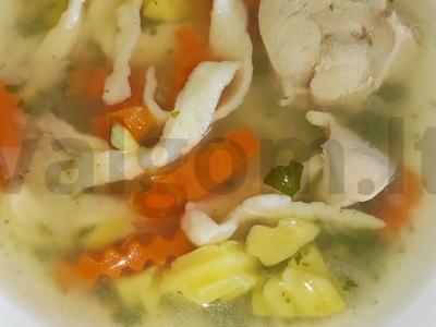 Vištienos sriuba su namine makaronais pagrindine nuotrauka