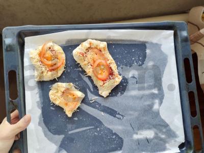 Mini pica su pomidorais ir sūriu Žingsnis 3