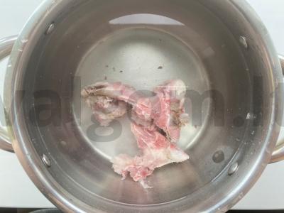 Daržovių sriuba su kiaulienos šonkauliais Žingsnis 1