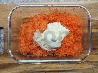 Morkų salotos su česnaku ir majonezu Žingsnis 2